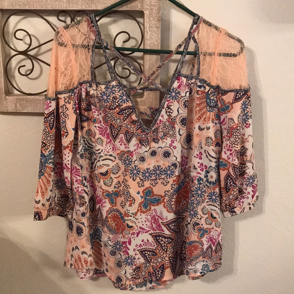 Buckle top